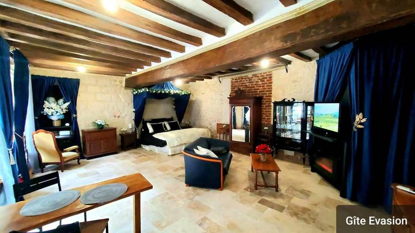 Gîte pour 2 personnes, avec Vue dans Les Roches-l'Évêque