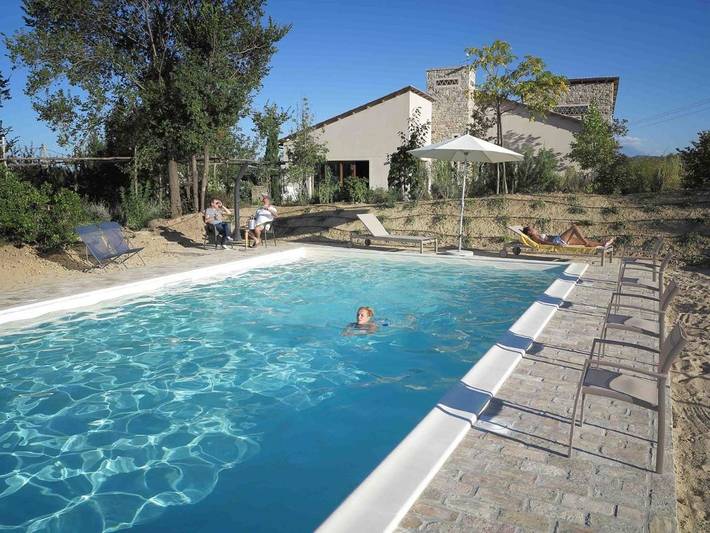 Location de vacances pour 2 personnes, avec vue ainsi que piscine et jardin à Penne - 2