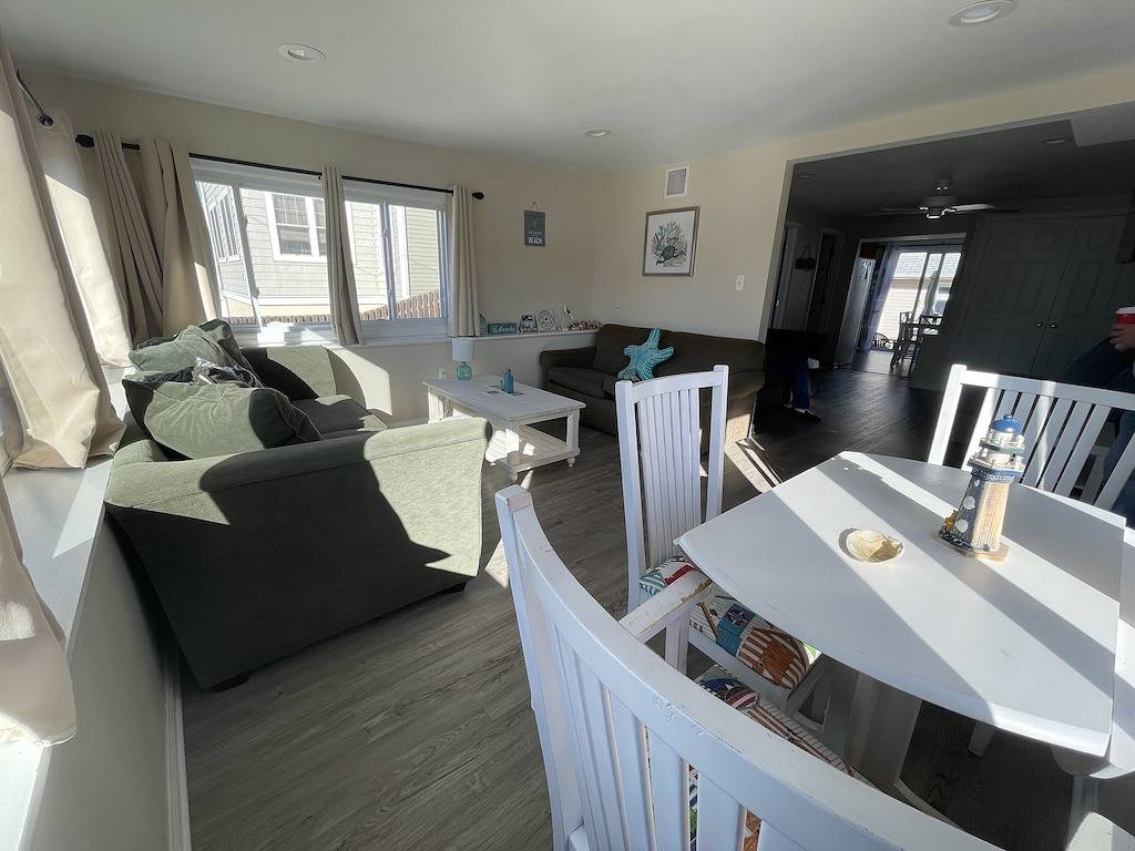 Ganze Wohnung, Summer 2025! Beautiful 3br/2ba Lavallette Jersey Shore rental! Sleeps up to 8! in Toms River, Ocean County