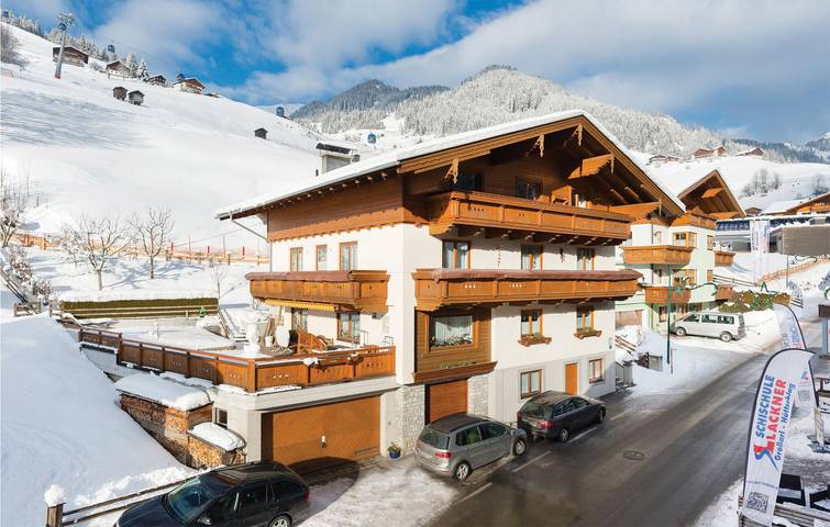 Ganze Ferienwohnung, Gemütliche Ferienwohnung mit Garten, WLAN und Parkplatz in der Nähe des Skigebiets Großarl in Hohe Tauern, Großarl