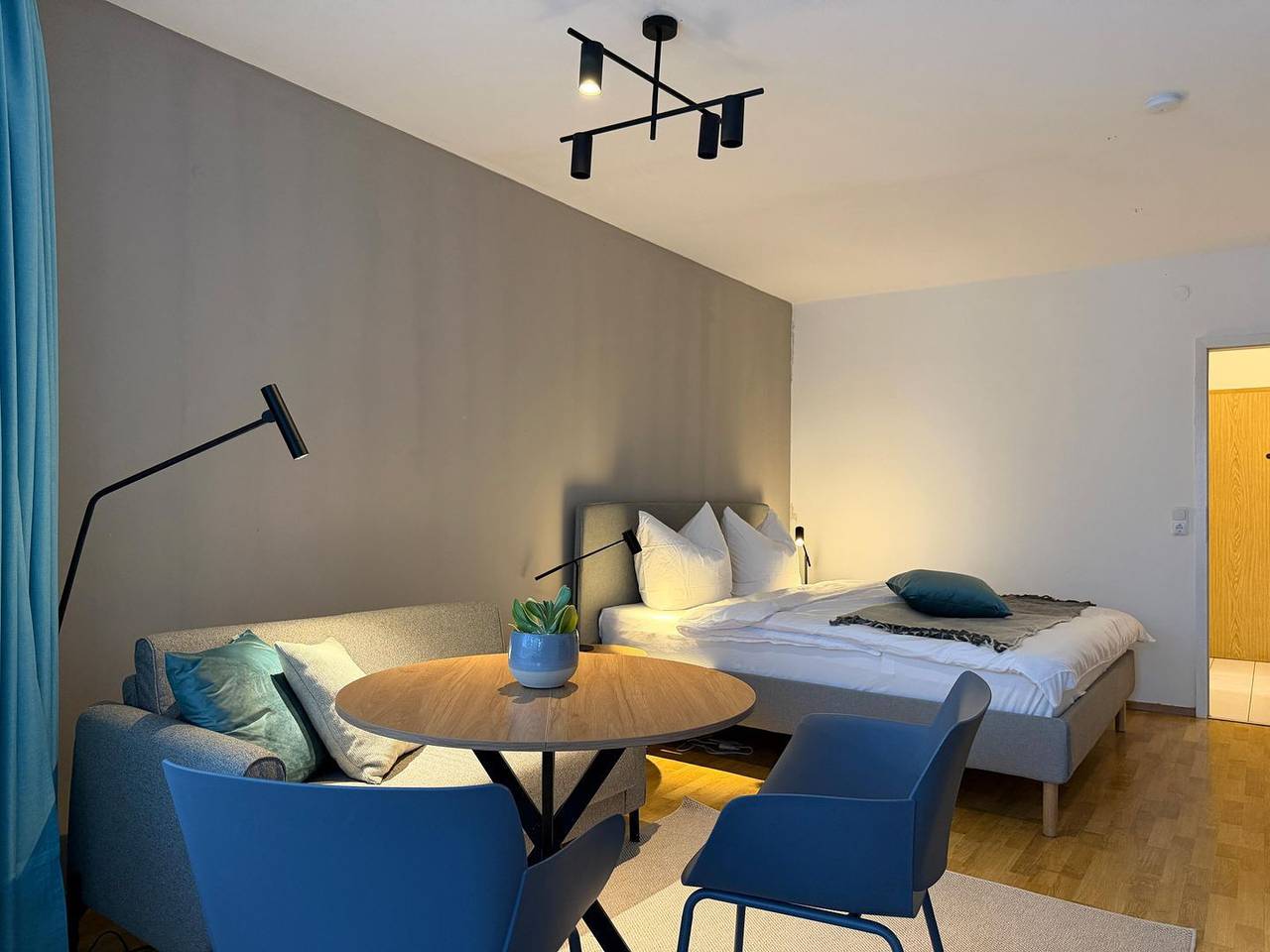Ganze Wohnung, Romantische Seekoje mit Balkon und Indoor-Gemeinschaftspool in Uhldingen-Mühlhofen in Oberuhldingen, Uhldingen-Mühlhofen