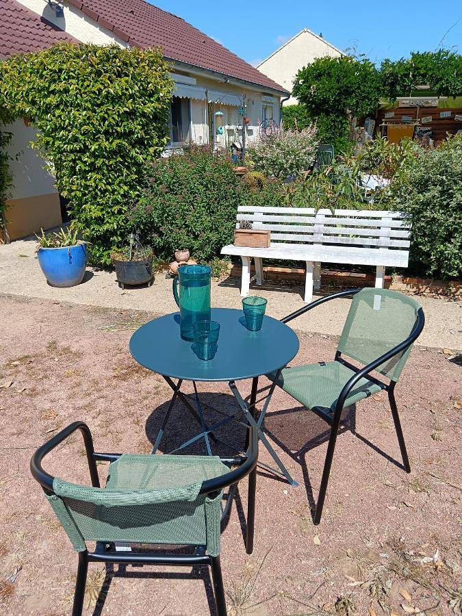 Location de vacances pour 3 personnes, avec jardin et terrasse à Ruaudin - 3