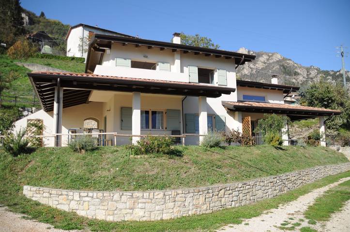Vakantiewoning voor 4 personen, with Balkon and Tuin as well as Uitzicht op het meer in Tremosine