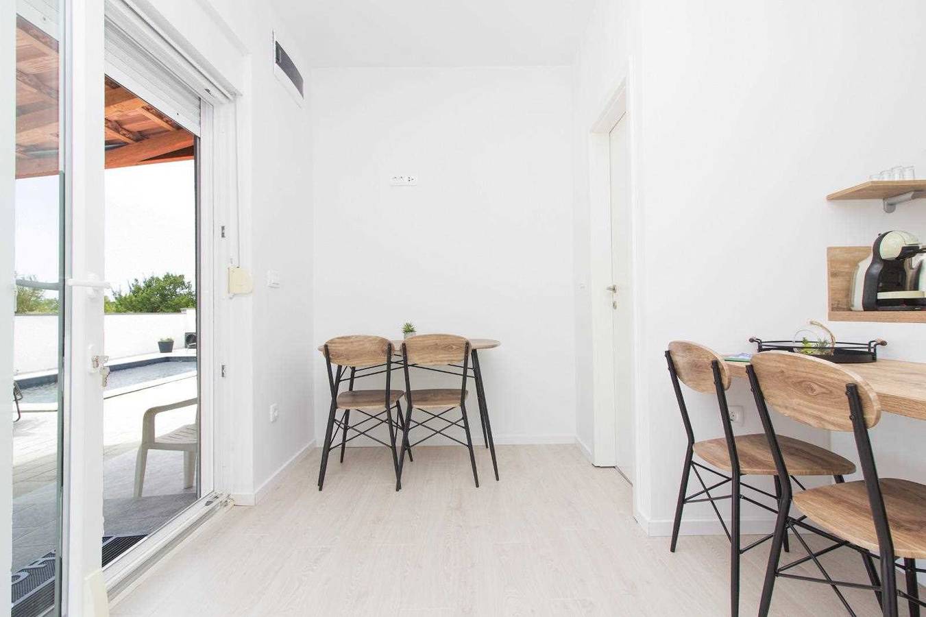 Villa voor 6 personen met terras in Privlaka, Zadar