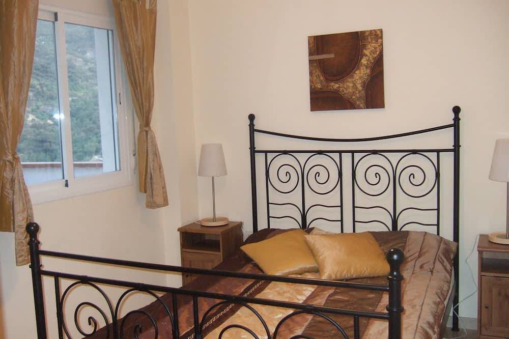 Entire apartment, Stunning  uninterrupted lake views -Ideal for Granada/Ski. Free wifi and parking in Surroundings of Sierra Nevada, Güejar Sierra