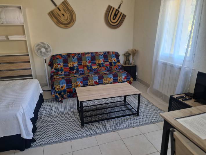 Entire studio, Holiday Home 'Mas Teranga in the Cévennes' with Shared Pool, Terrace and Wi-Fi in Saint-Privat-des-Vieux, Cévennes