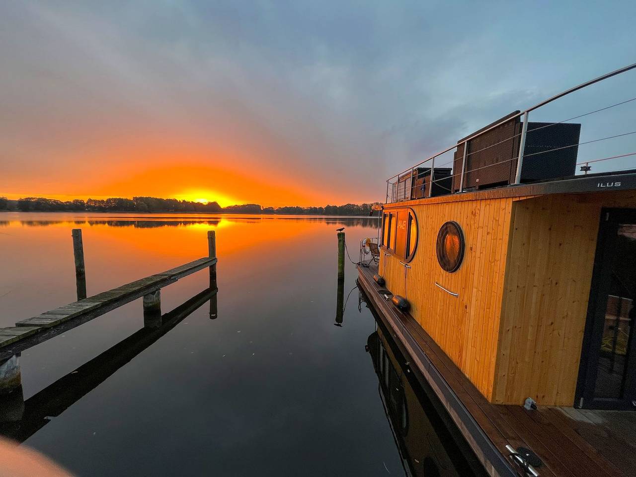 Ganze Ferienwohnung, Hausboot Jawe auf der Kleinseenplatte in Canow, Wustrow (Mecklenburgische Seenplatte)