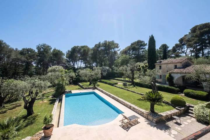 Location de vacances pour 13 personnes, avec jardin et piscine à Roquefort-les-Pins - 3