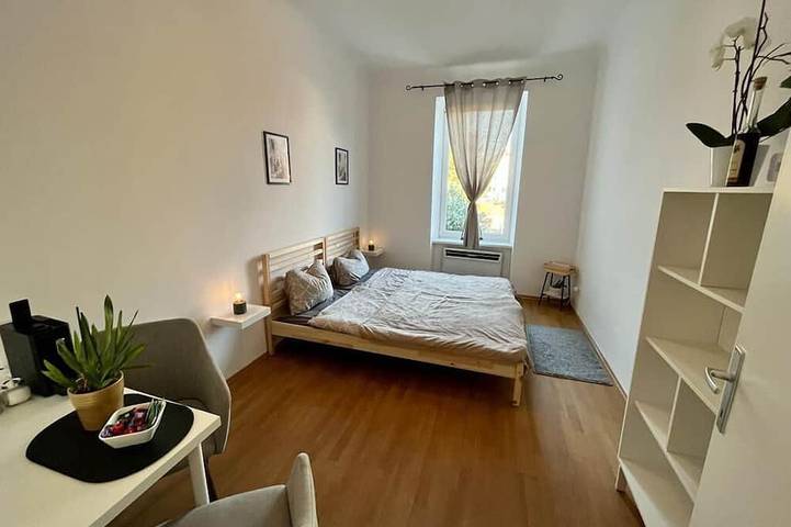 Vacation rental for 2 people, with hot tub in Graz
