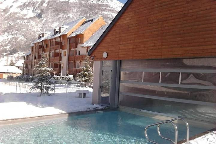 Apartamento entero, Wifi, vista montaña, piscina, sauna, hammam, terraza, balcón, parking, tv, local para esquís, 33m² in Luz-Saint-Sauveur, Parque nacional de los Pirineos