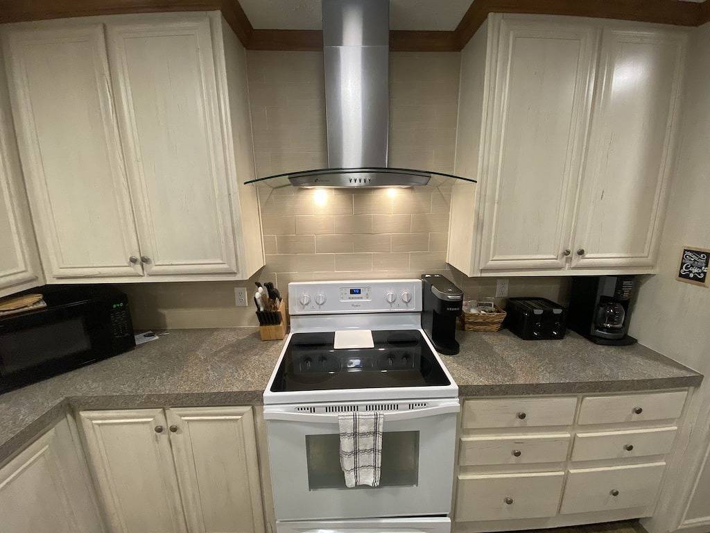 Cozy Ranch Home 1 Mile from Cumberland Point Boat Ramp. Owner Managed Property. in Lake Cumberland