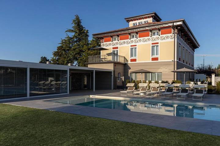 Maison d’hôte pour 2 personnes, avec Terrasse et Jardin ainsi que Piscine et Vue à Ronchi dei Legionari