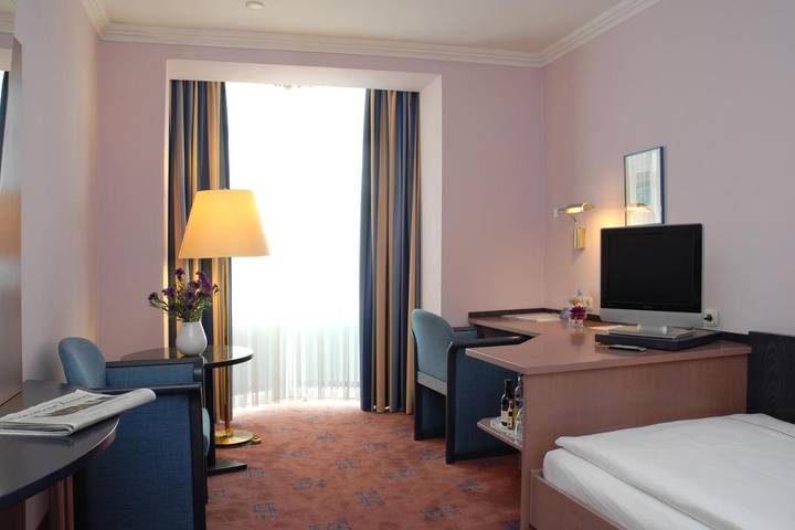 Hotel für 3 Personen, mit Terrasse und Garten sowie Sauna und Ausblick in Burghausen - 2