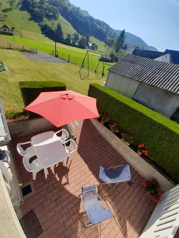 Gîte pour 4 personnes, avec terrasse et jardin à Campan