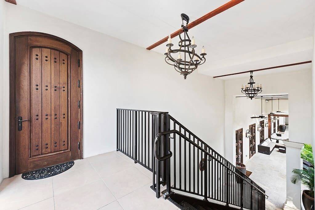 Massive Villa with Gym, Pool, Jacuzzi !! Sleeps 12 in Fort Lauderdale, Broward County