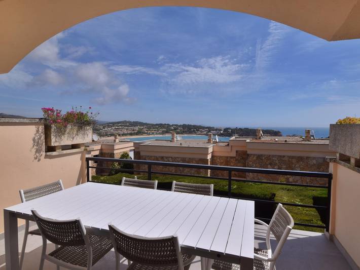 Location de vacances pour 6 personnes, avec Vue sur l’océan et Terrasse ainsi que Jardin et Piscine à Sant Feliu de Guíxols - 2