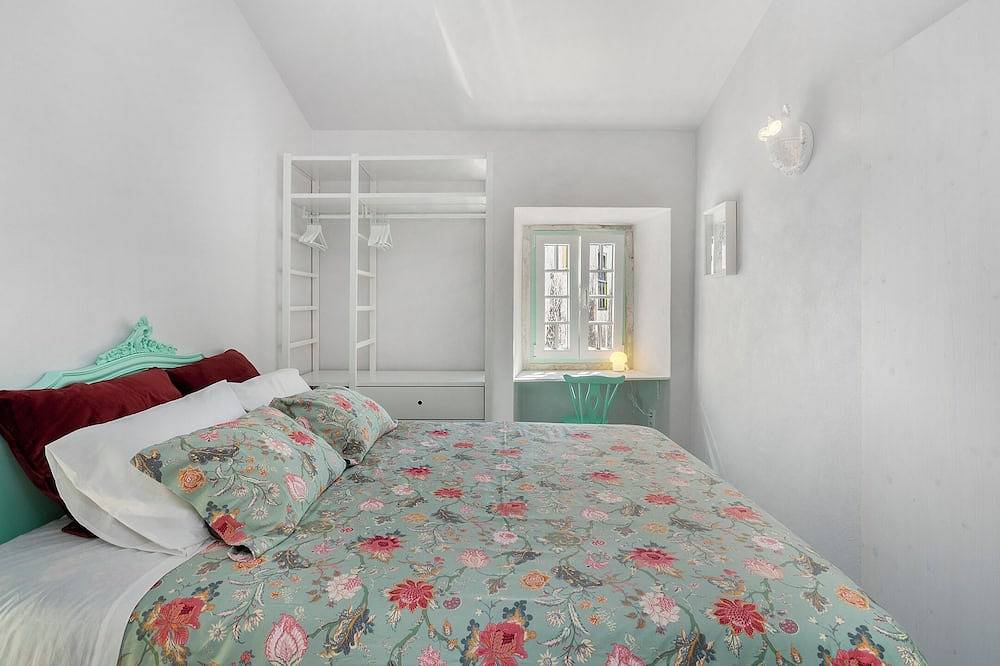 Inspiring and Cozy 1899's House, Queen Size Bed in Leiria, Leiria District