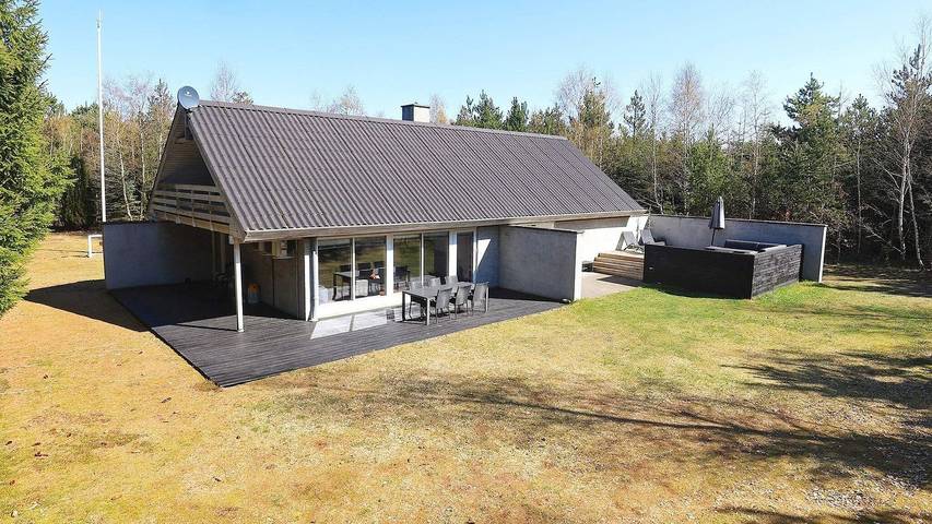 Ferieudlejning for 6 personer, med terrasse i Virksund