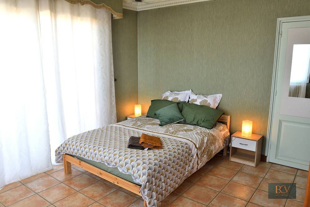 Maison au calme 14km du puy du fou - 6chambres - 3Sdb - extérieur - Linge inclus in Saint-Paul-en-Pareds, Loire Valley