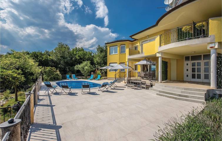 Gemütliche 1-Zimmer-Wohnung mit Pool, Terrasse und in Küstennähe in Vrh Martinscice, Primorje-Gorski Kotar