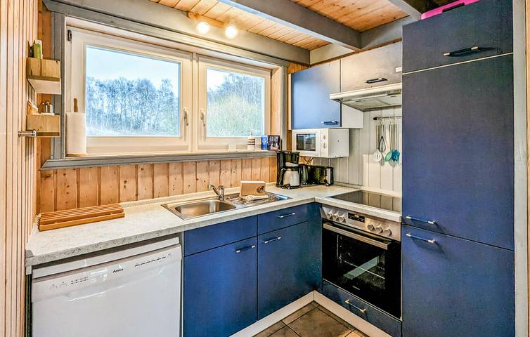 Ganze Ferienwohnung, Modernes Strandapartment mit Parkplatz & WiFi, 2,5km vom Strand entfernt in Rechlin, Müritz