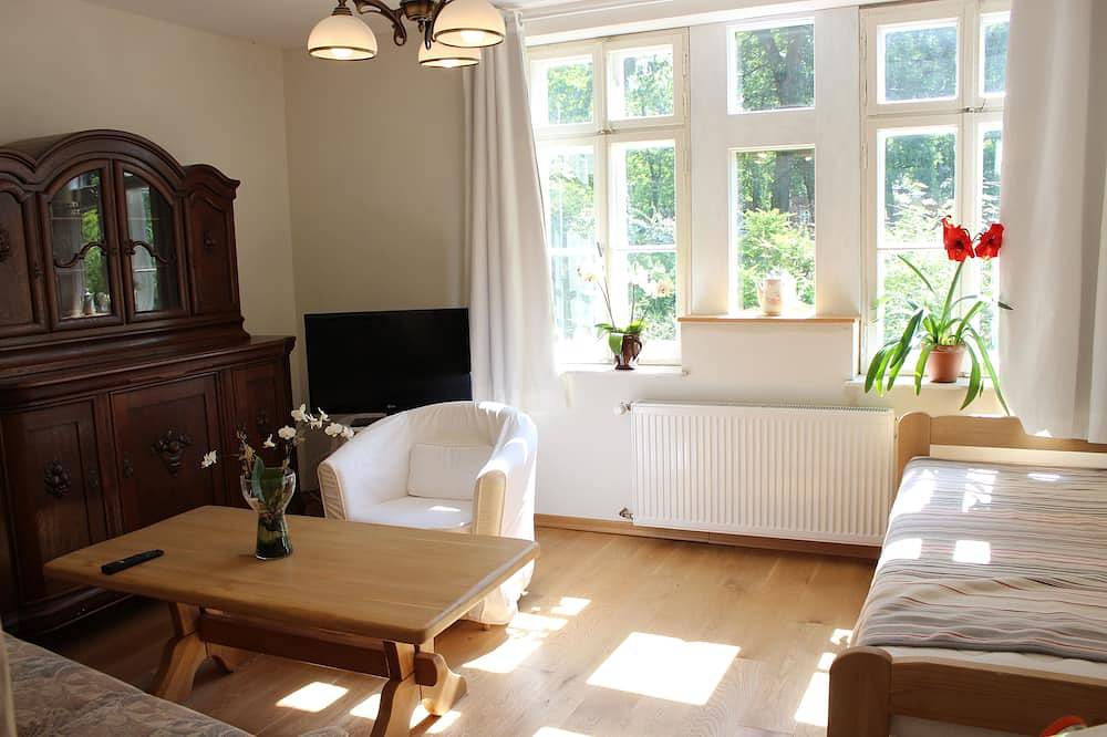 Ganze Wohnung, Ferienwohnung im Ortskern, Parterre, Garten. in Hermannsburg, Naturpark Südheide