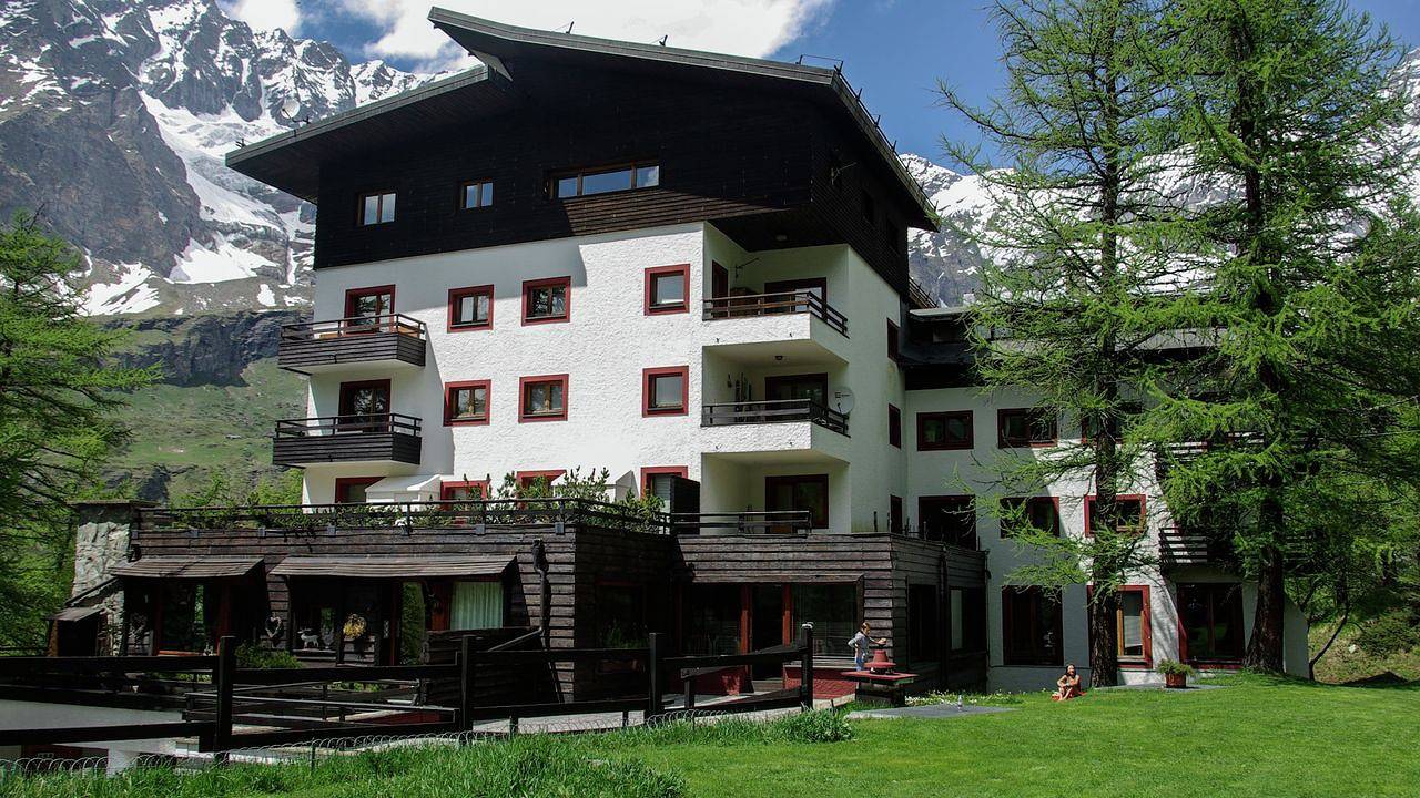 Holiday Apartment for 4 People in Breuil, Valtournenche