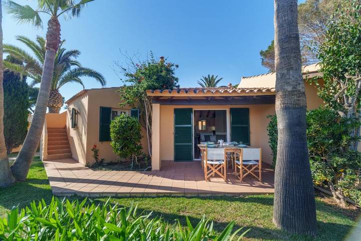 Appartement de vacances pour 5 personnes, avec vue ainsi que jardin et piscine