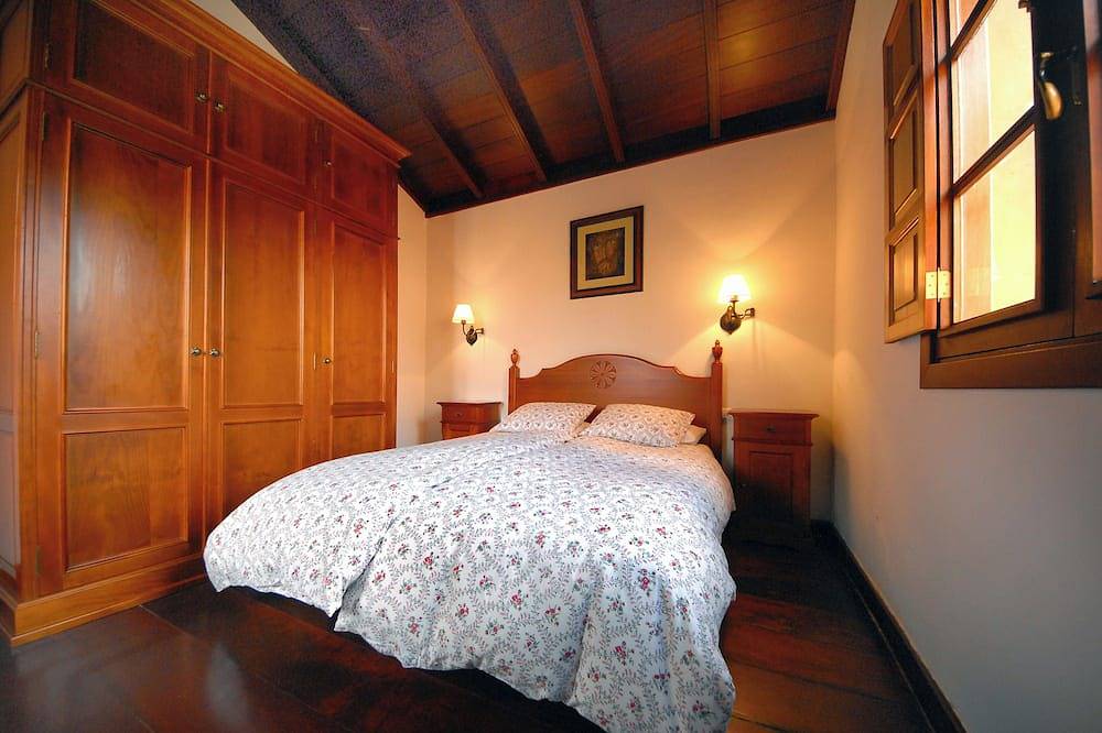 Canary vacation home on finca, all year round. Pool, sea and Teide view in El Durazno, Puerto de la Cruz