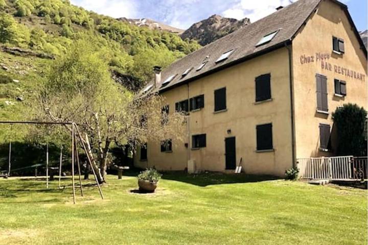 Gîte pour 4 personnes, avec Terrasse ainsi que Jardin et Vue à Estaing