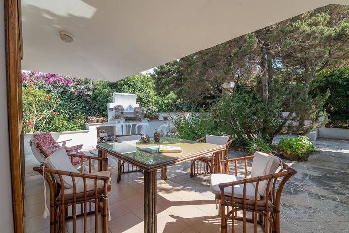 Villa 'Du Soleil' with Private Terrace, Private Garden and Wi-Fi in Aglientu, Gallura