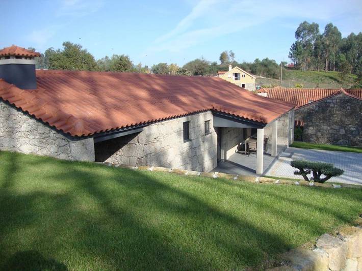 Location de vacances pour 6 personnes, avec Terrasse ainsi que Jardin et Vue dans Jolda (Madalena) e Rio Cabrão
