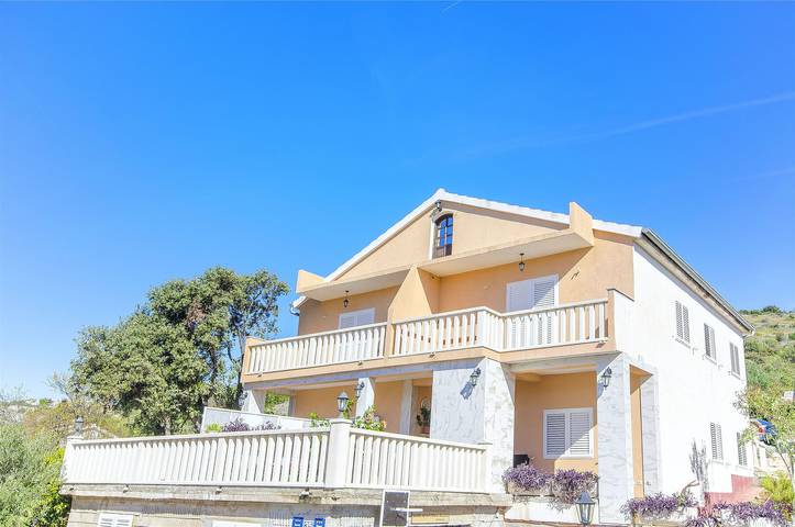Apartament wakacyjny dla 5 osób w Razanj