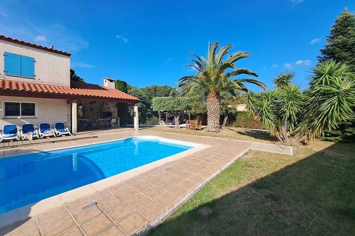 Villa for 8 people, with garden - 1