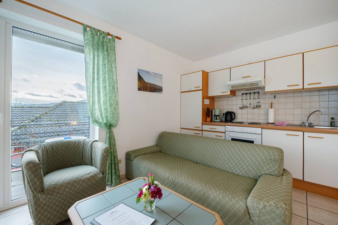 Hel lejlighed, Apartment 'Fewo Pumuckl' with Mountain View, Private Garden and Wi-Fi in Thörnich, Moseleifel