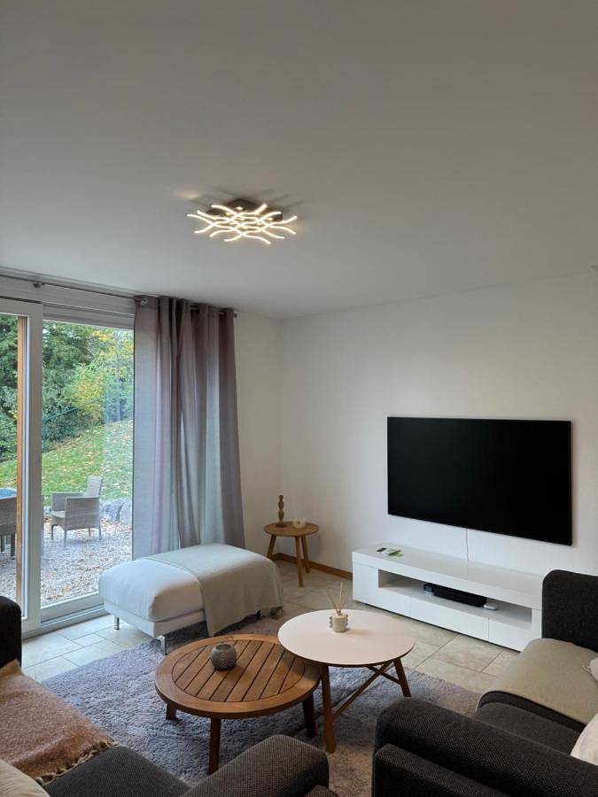Appartement de vacances pour 6 personnes, avec Balcon et Terrasse ainsi que Jardin et Vue sur le lac