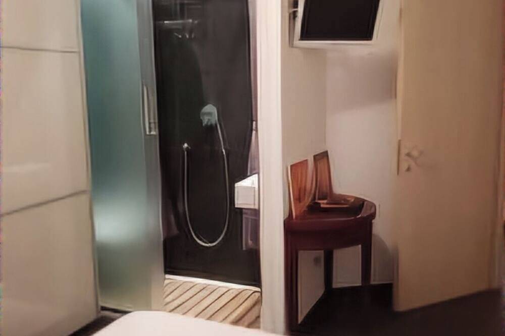 Entire apartment, At 50m from the sea, the whirlpool the perfect complement to your relaxing vacation in Porto Sant'Elpidio, Fermo Province