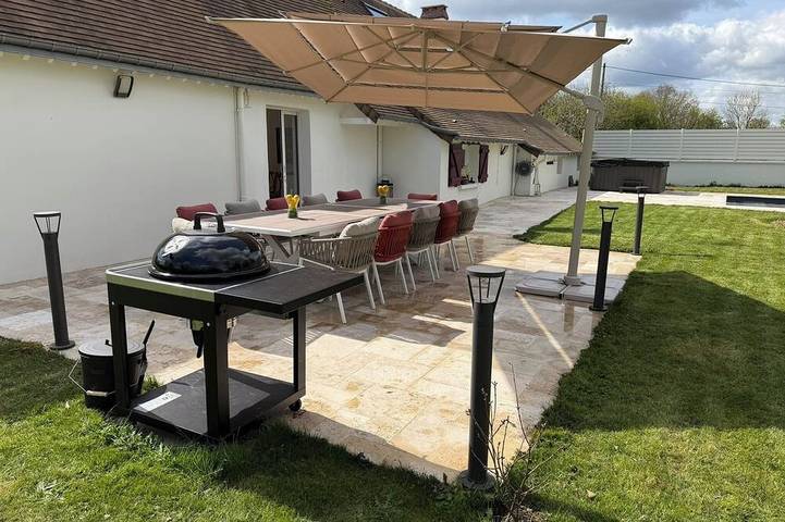 Location de vacances pour 14 personnes, avec jardin et jacuzzi à Illiers-Combray