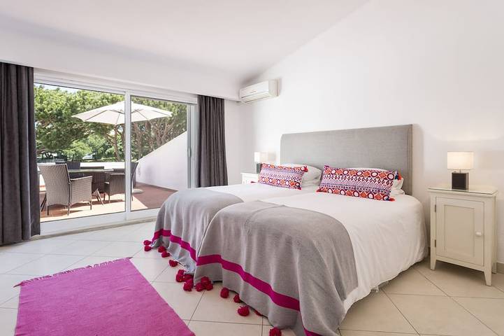 Villa mit eigenem beheizten Pool im Herzen des Vale Do Lobo in Vale do Lobo, Almancil