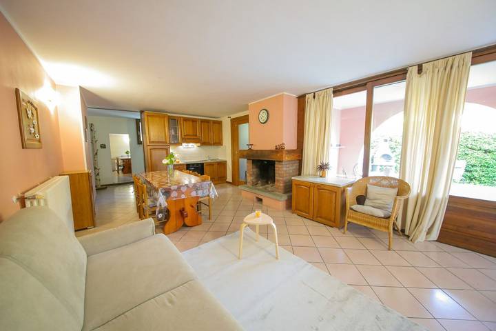 Ferienwohnung für 6 Personen, mit Terrasse und Garten sowie Pool und Seeblick in Colico - 4