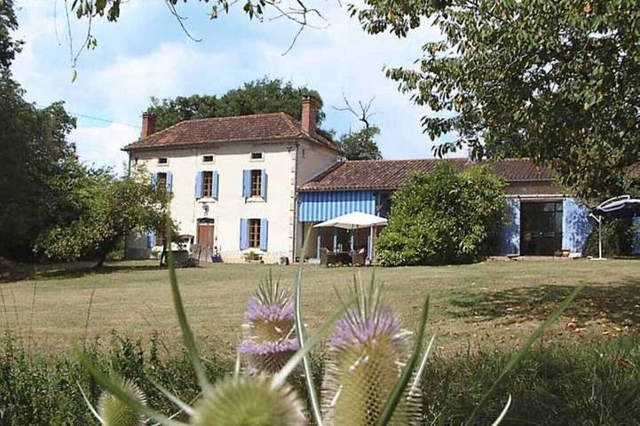 Gîte pour 10 personnes, avec piscine ainsi que jardin et terrasse à Saint-Pé-Saint-Simon