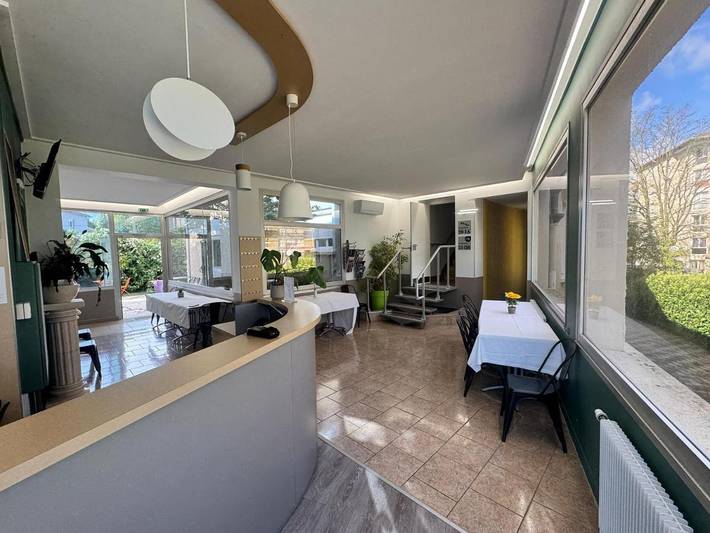 Hôtel pour 2 personnes, avec terrasse à Sathonay-Camp