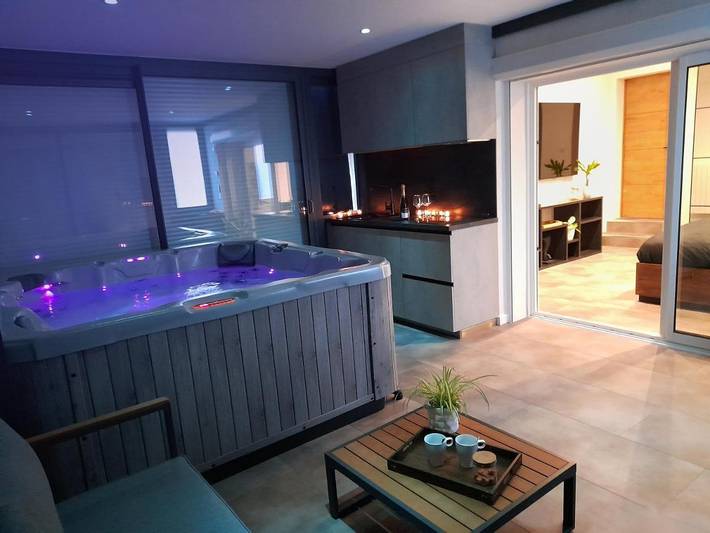 Maison d’hôte pour 2 personnes, avec jardin et piscine ainsi que terrasse et vue à Saint-Médard-en-Jalles - 2