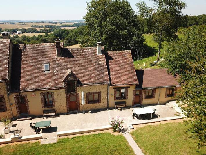 Maison de campagne pour 10 personnes, avec Balcon et Terrasse ainsi que Jardin et Vue à Saint-Denis-d'Authou