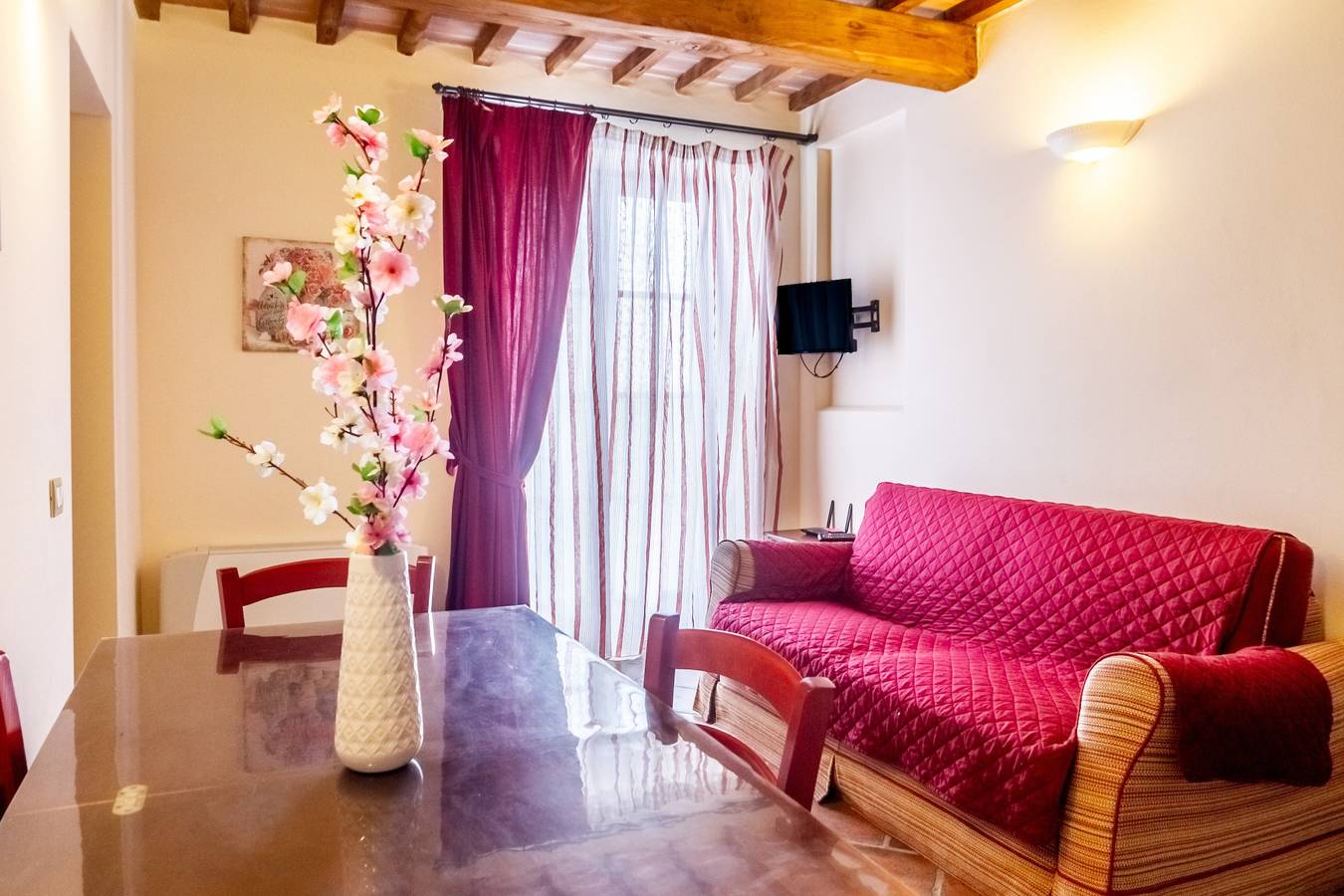 Appartamento intero, Appartamento 'Borgo La Contessa - Leopoldo' con piscina in comune, Wi-Fi e aria condizionata in Campiglia Marittima, Costa degli Etruschi