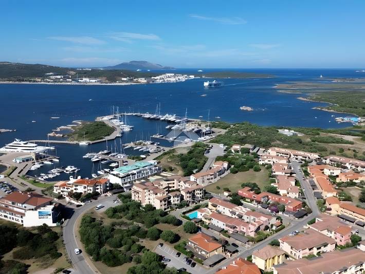 Ferienwohnung für 3 Personen, mit Balkon und Kinderpool in Olbia