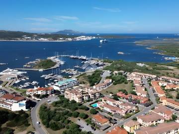 Ferienwohnung für 3 Personen, mit Balkon und Kinderpool in Olbia
