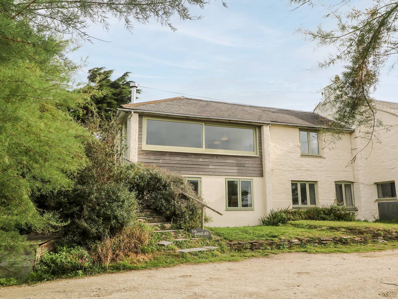 Porth Farm Annexe in Mawgan Porth, Cornwall