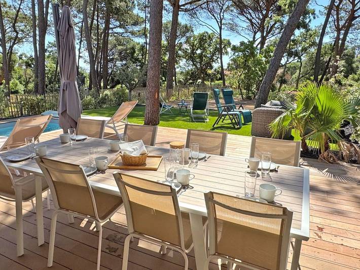 Location de vacances pour 10 personnes, avec terrasse ainsi que piscine et jardin dans Plage de la Nartelle - 3