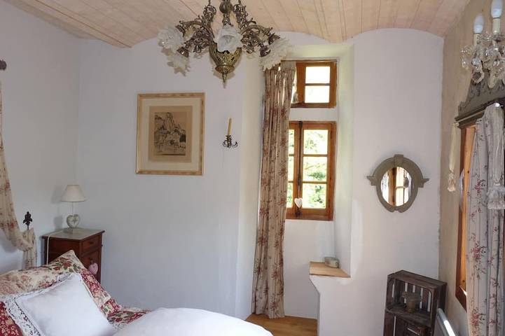 Location de vacances pour 12 personnes, avec piscine ainsi que jardin et jacuzzi à Saou - 3